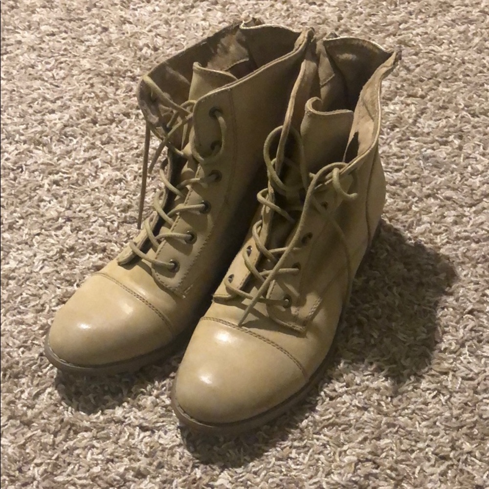 Combat boots